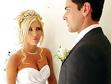 Tasha Reign kissing with her husband's best friend