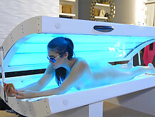 Violet Starr masturbates in the tanning bed while taking selfies - Violet Starr