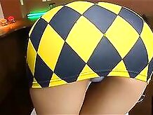 Sexy Japanese MILF in Tight too Short Miniskirt ! Upskirt Shame on her !