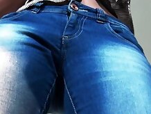 Nada más caliente que un un culo redondo en un par de pantalones vaqueros apretados