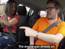 Español estudiante de escuela de manejo Fake tetas grandes le encanta chupar y follar duro