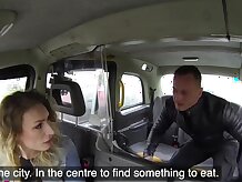 Falsa mujer Taxi francés guy da garganta puto y duro sexo a chica cachonda