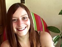 Peludo tatuado chica Lila está aquí para mostrar su bush