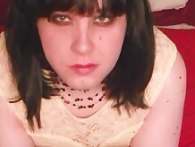 Shemale Natalie Jenkins acariciando y fumar