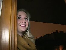 Rubia PublicAgent Young viene buscando sexo por dinero en efectivo con desconocido