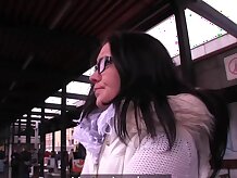 PublicAgent HD traspasado coño es follada por una polla grande