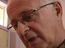 No tiempo a estirados abuelo puta su vieja polla en coño adolescente