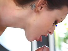 HD - pasión-HD Karlie Montana cums duro de tener su coño cerrado de golpe