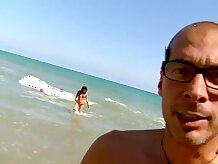 Española guarra con gafas obtiene dicked duro en la playa