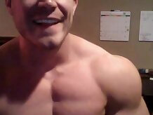 Perno prisionero nuevo en JockMenLive - Nerd apilados, un músculo super guapo Dios