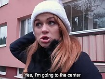 Pelirroja ruso de público agente lleva dinero por sexo