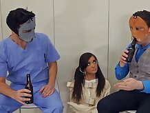 Barril de cerveza de bombas de Gia Page sumisa con su culo y la hace desagradable culo a boca