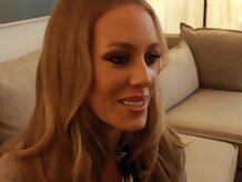 Nicole Aniston se folla el pollón de su pretendiente proponer - novia de esta noche
