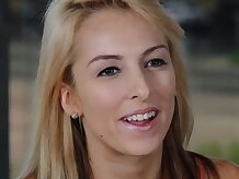 Casting Couch X Midwestern rubia le gusta mostrar